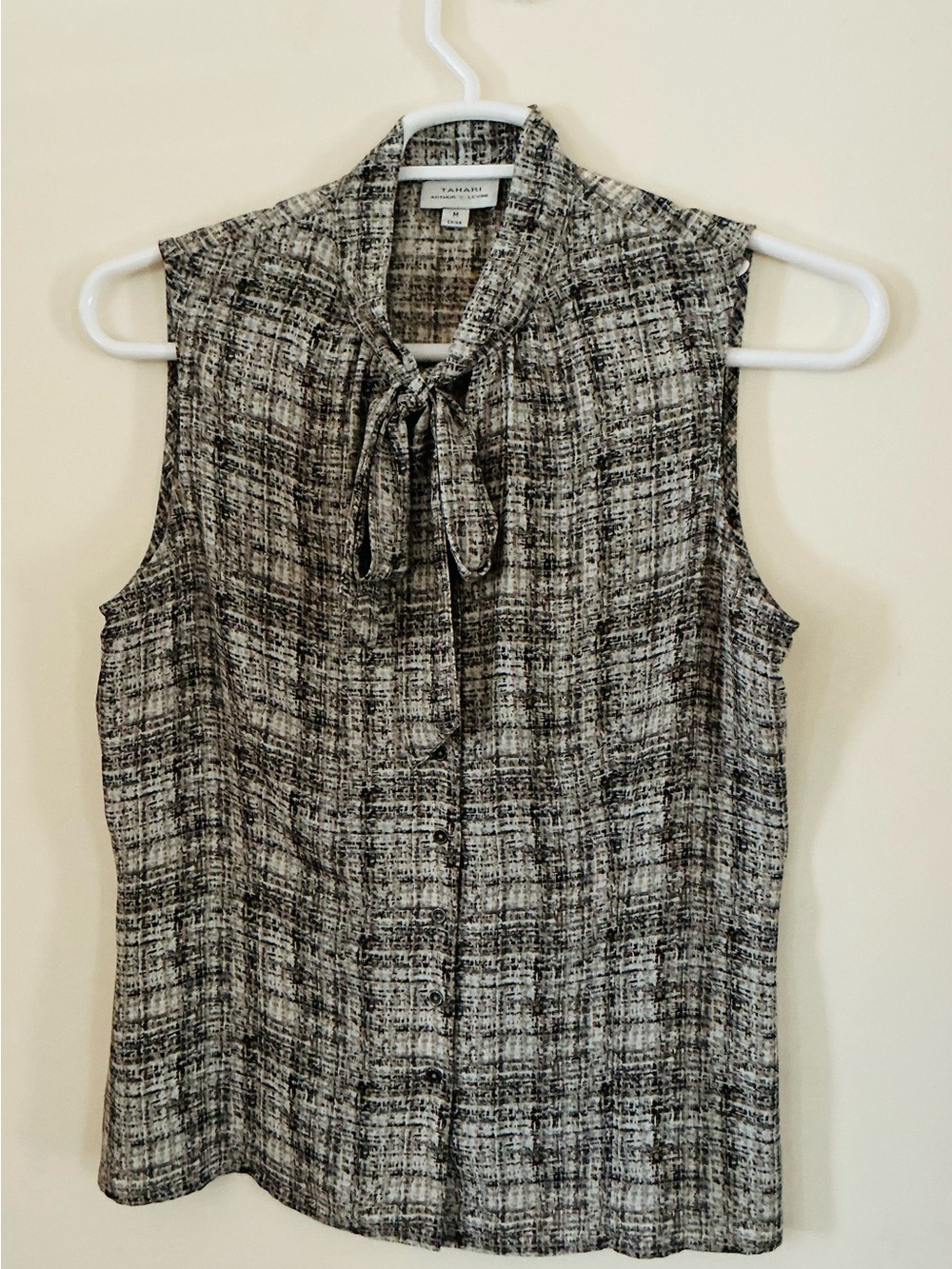 Tahari Black and White Sleeveless Tie-Neck Blouse  -  Size Medium  -  Gray